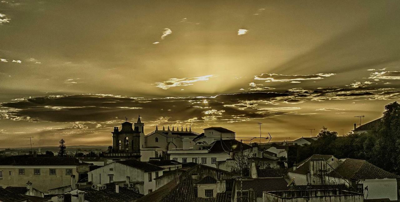 Casa Vitoria Guest House エヴォラ エクステリア 写真