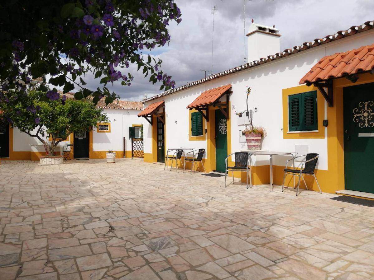 Casa Vitoria Guest House エヴォラ エクステリア 写真